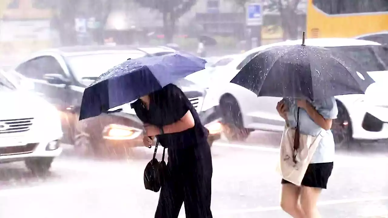 日, 지난해보다 빠른 장마...'韓 내륙 장마는 늦어질 수도'