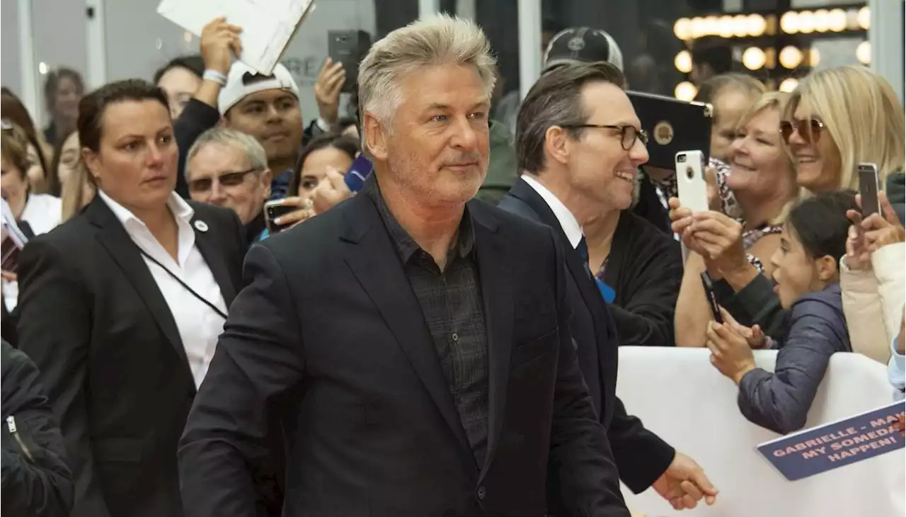 Un juez aprueba el acuerdo entre Alec Baldwin y la familia de Halyna Hutchins