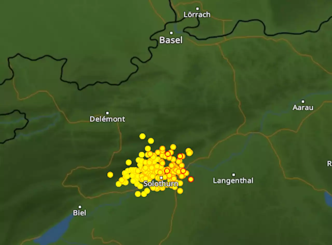 Blitze und Sturmböen: Gewitterzelle rollt über den Kanton Aargau