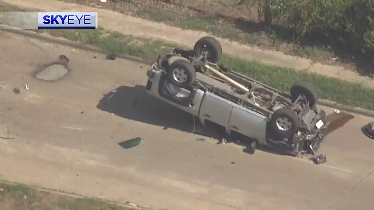 2 women killed after colliding with pickup truck on W. Tidwell in northwest Houston, police say