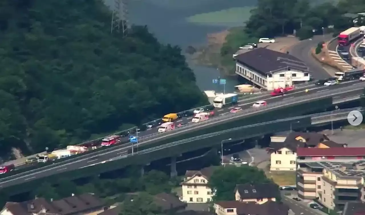 Ein Toter und zwei Schwerverletzte nach Lastwagen-Crash