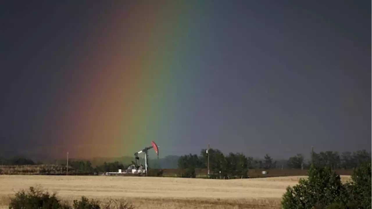 Canada's oil output would plummet by 2050 in a net-zero world, new modelling shows - BNN Bloomberg