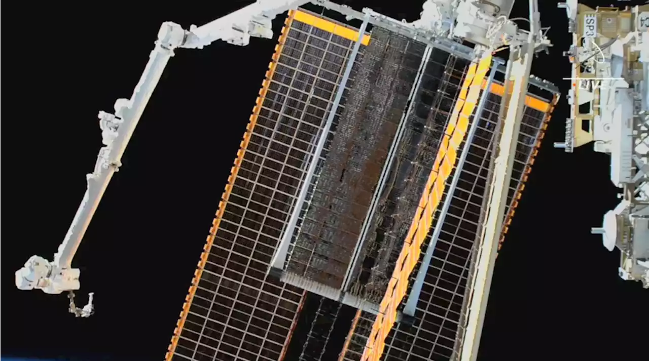 NASA Spacewalkers Finish Installing Roll-Out Solar Array - CleanTechnica