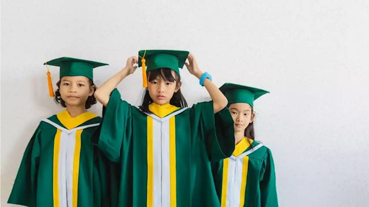 Biaya Wisuda TK - SMA Bikin Nangis, Wajib Gak Sih Diikuti?