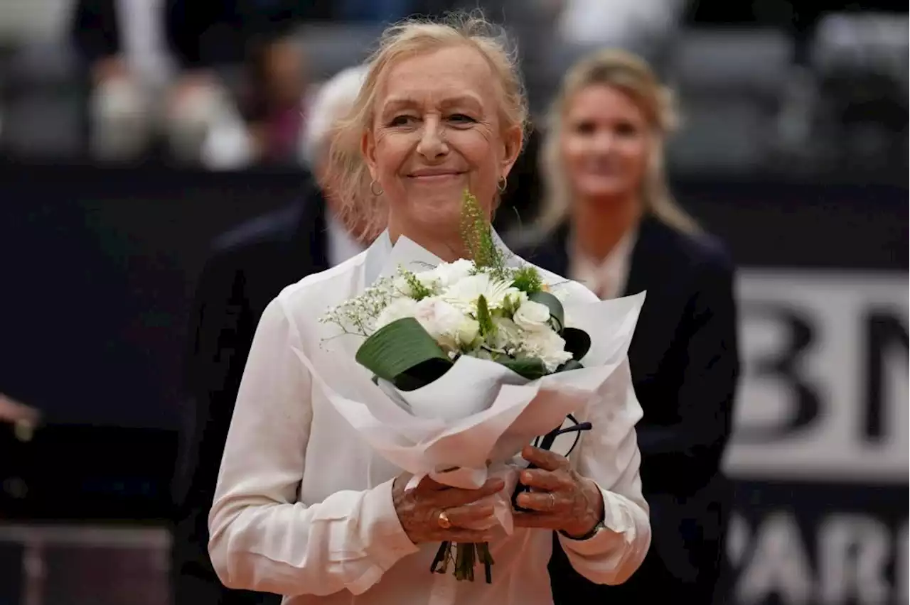 Martina Navratilova says she is clear of cancer after tests