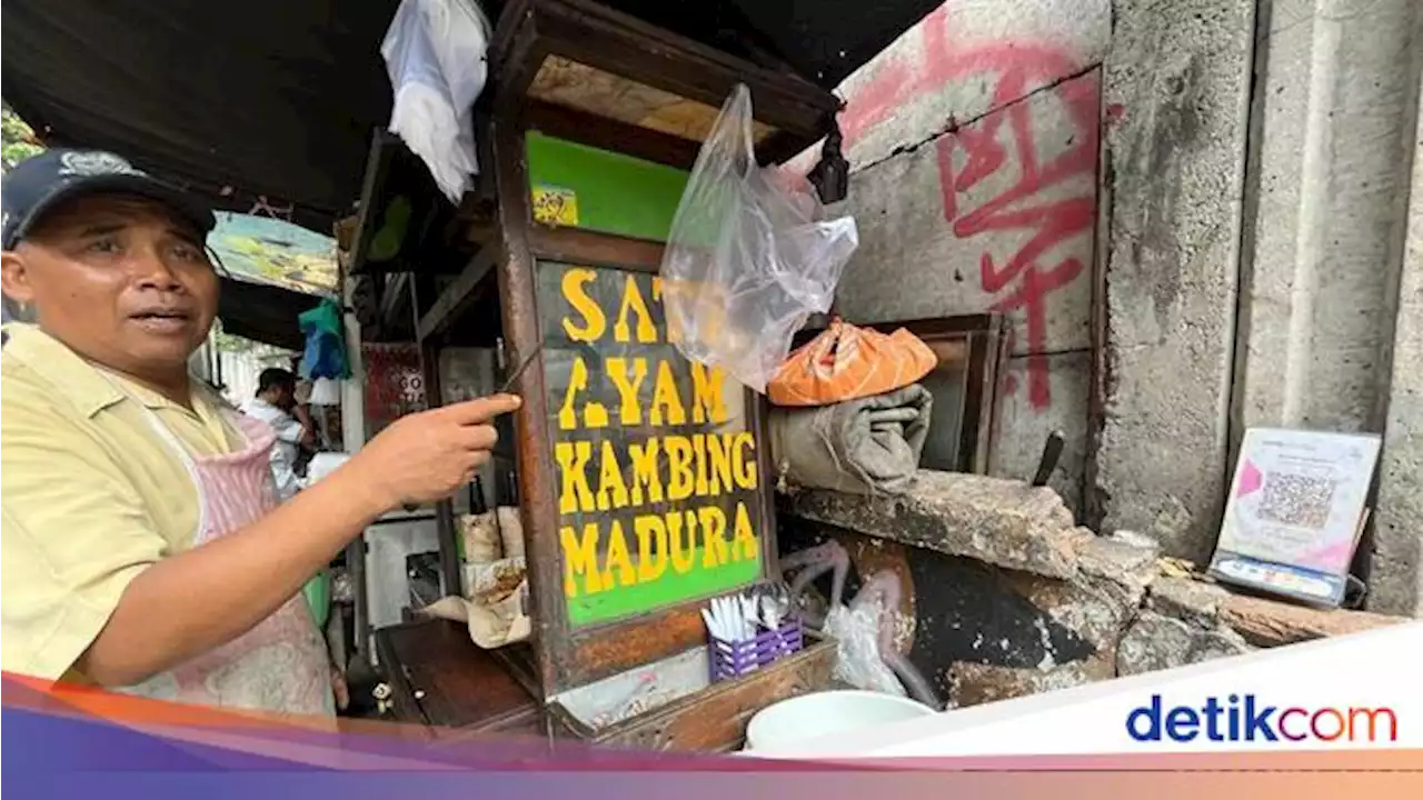 Pedagang Sate Ayam Terima Pembayaran Via QRIS: Nggak Pusing Cari Kembalian