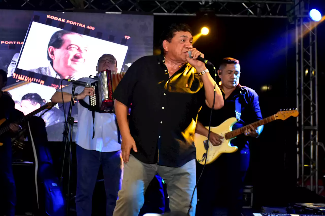 Lanzan una botella a Poncho Zuleta durante concierto en Repelón