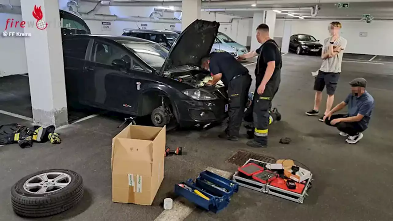 Nö: Kätzchen als blinder Passagier → Auto in Krems teilweise 'zerlegt'