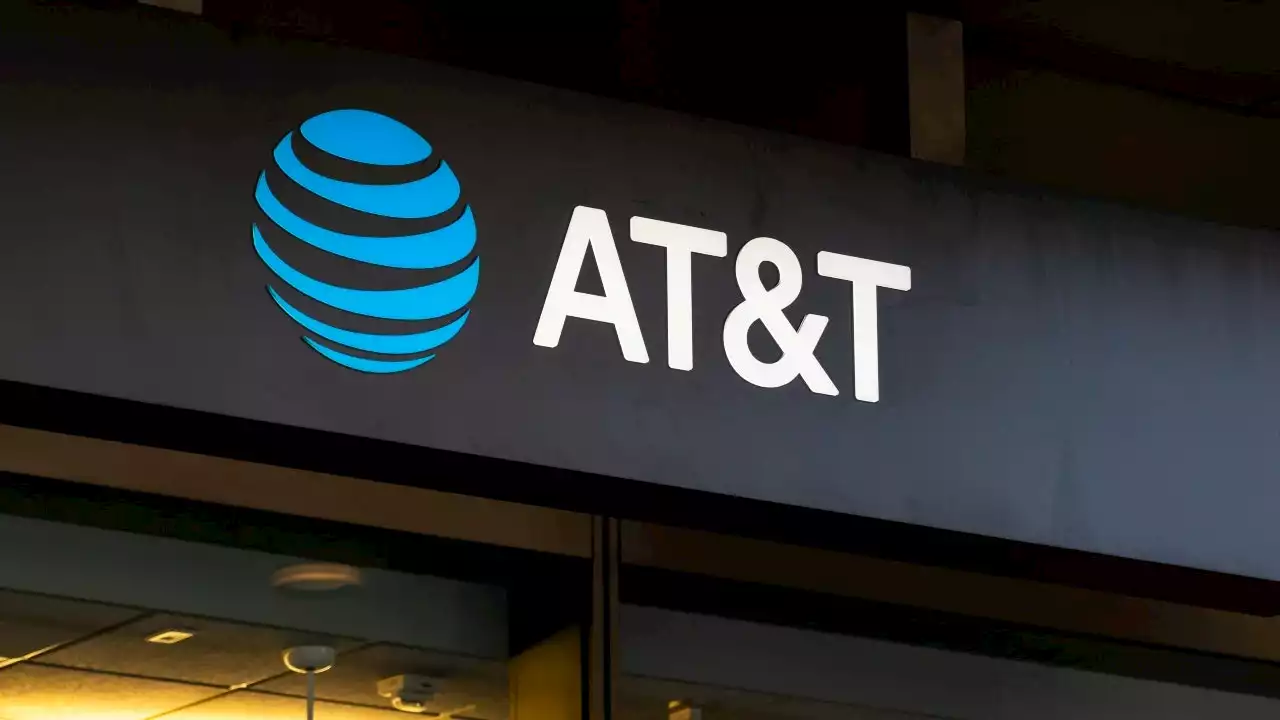 AT&T closing San Francisco flagship store