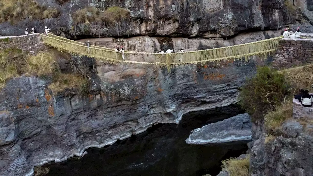 Au Pérou, la restauration du pont Q'eswachaka, dernier pont suspendu inca au monde