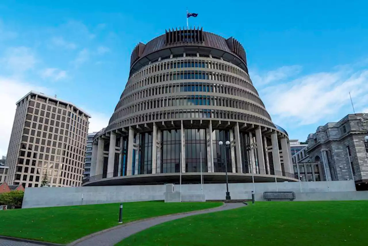 NZ FinMin Robertson, Treasury criticize higher interest rates