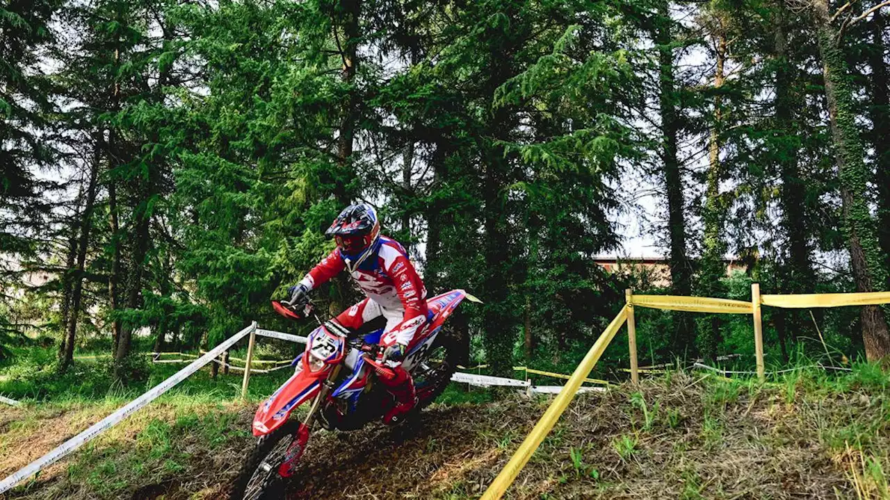 Enduro, Holcombe mattatore a Città della Pieve. Battuto Macdonald, Cavallo sul podio