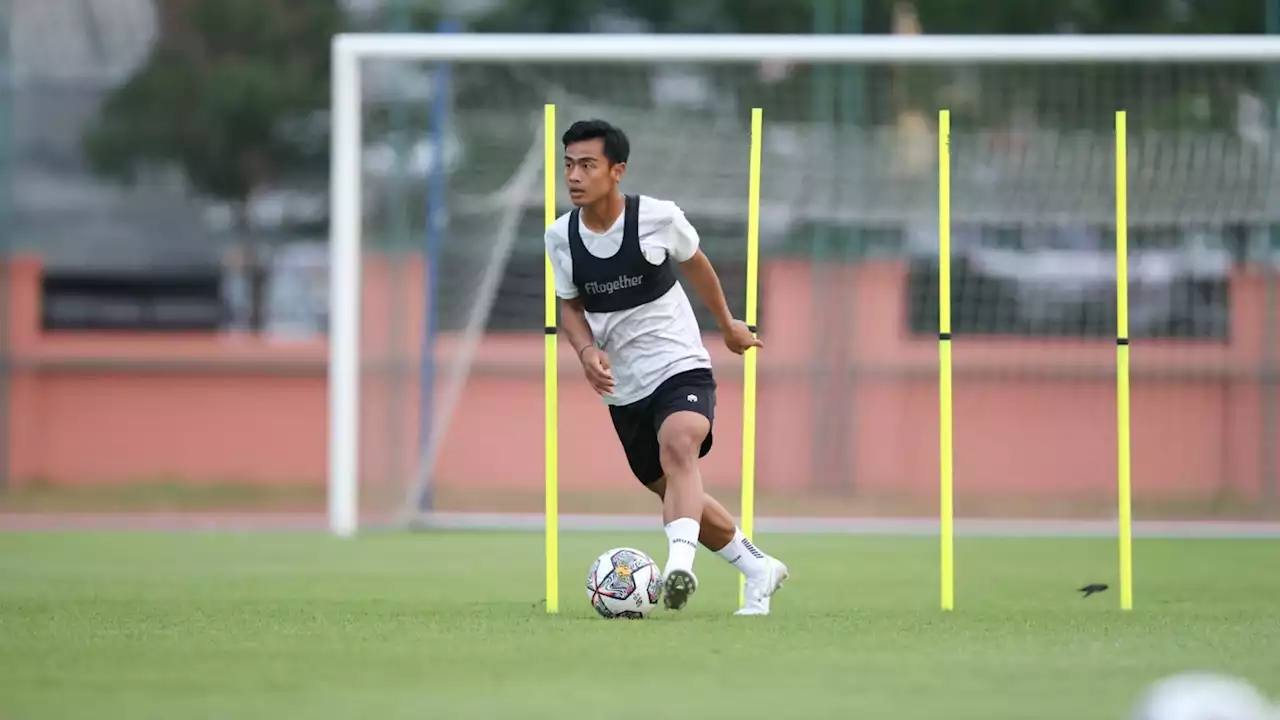 Media Argentina Bahas Teknik Lemparan Ke Dalam Bintang Muda Indonesia Pratama Arhan | Goal.com Indonesia