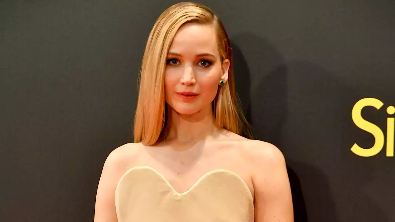 Jennifer Lawrence : topless sous un haut transparent qui dévoile la naissance de sa poitrine, elle éblouit - Grazia