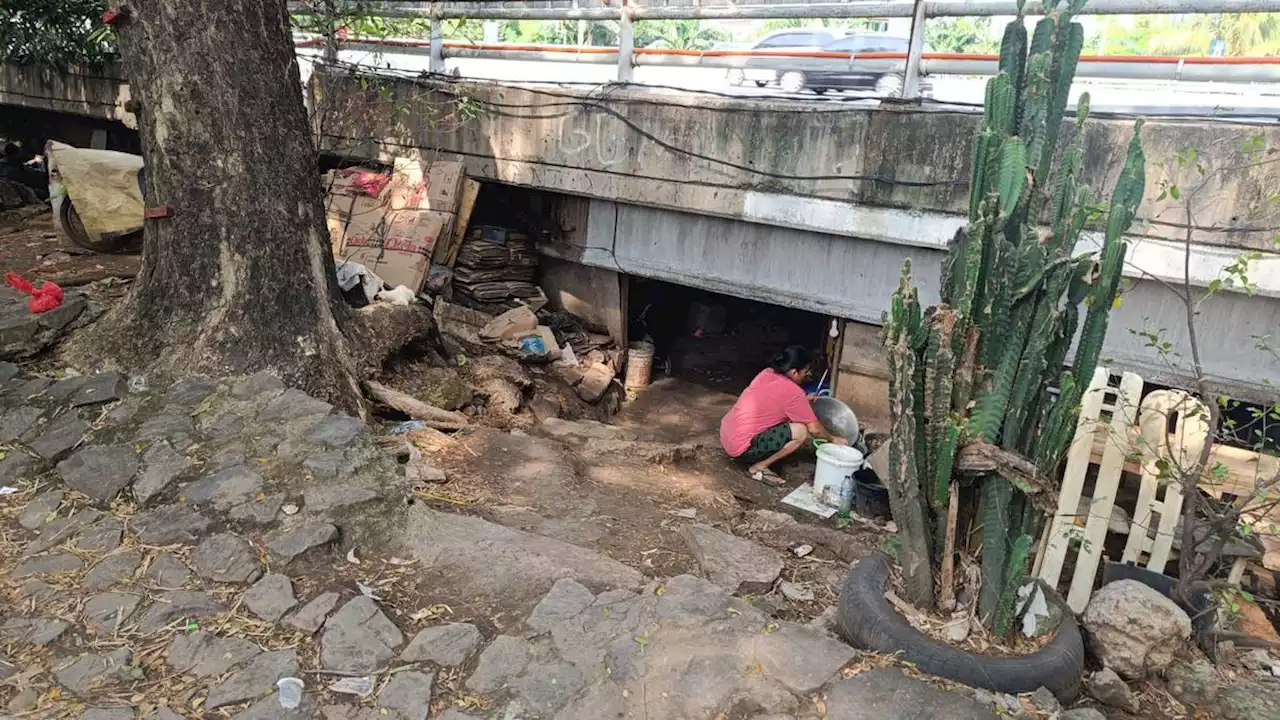 Pemkot Jakbar Temukan Ada 108 Jiwa yang Tinggal di Kolong Tol Angke