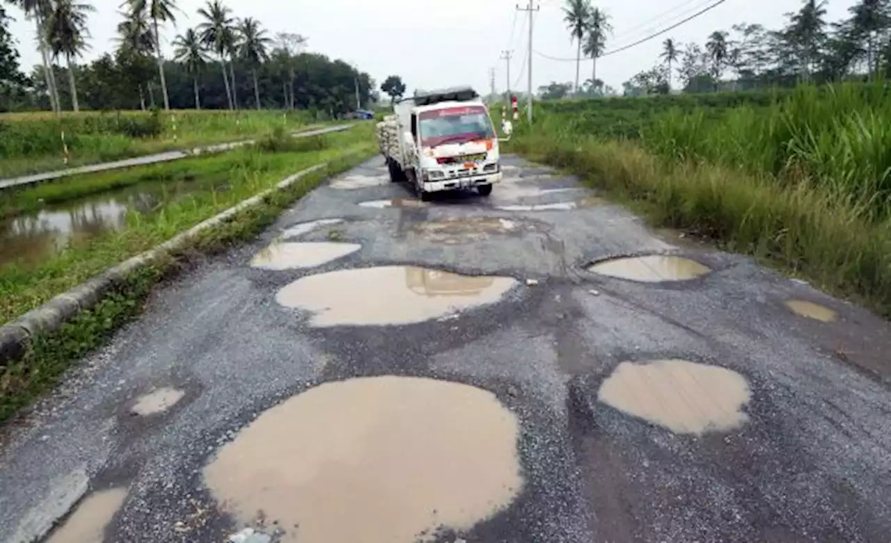 Pemkab Garut Gelontorkan Rp15 M untuk Perbaiki Jalan Rusak