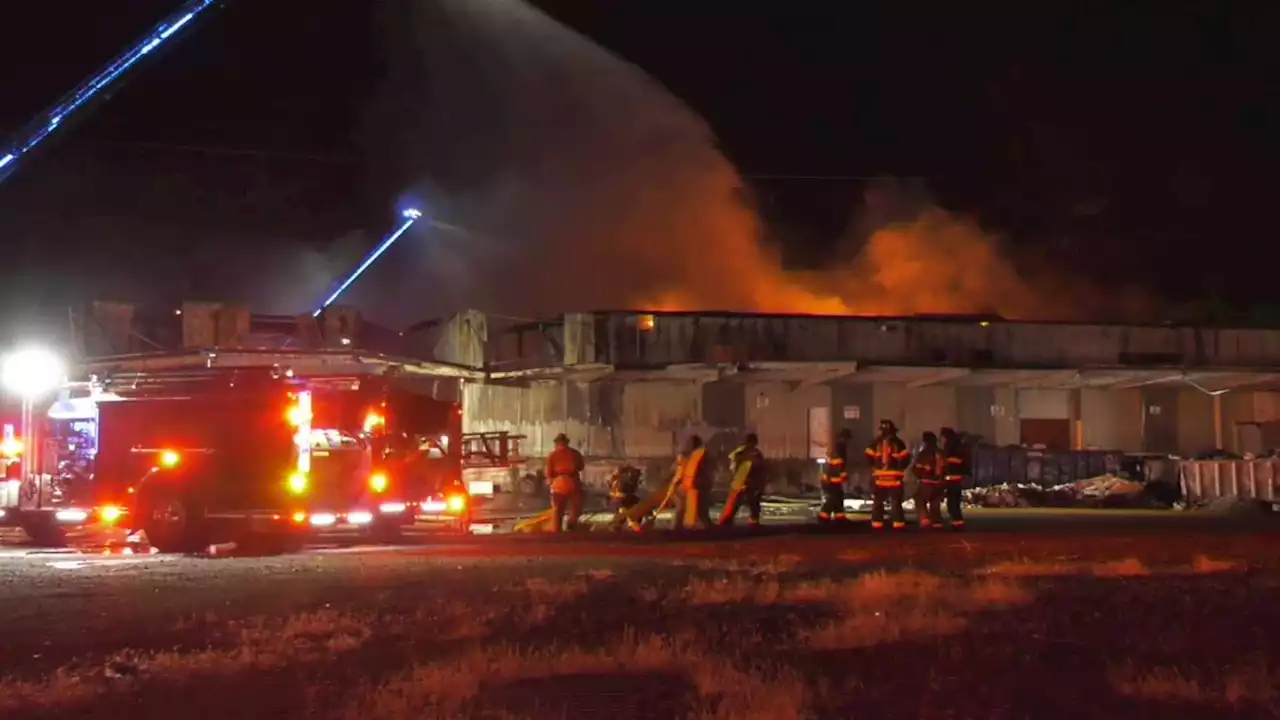 Crews battle 4-alarm fire at abandoned warehouse in Antioch Marina