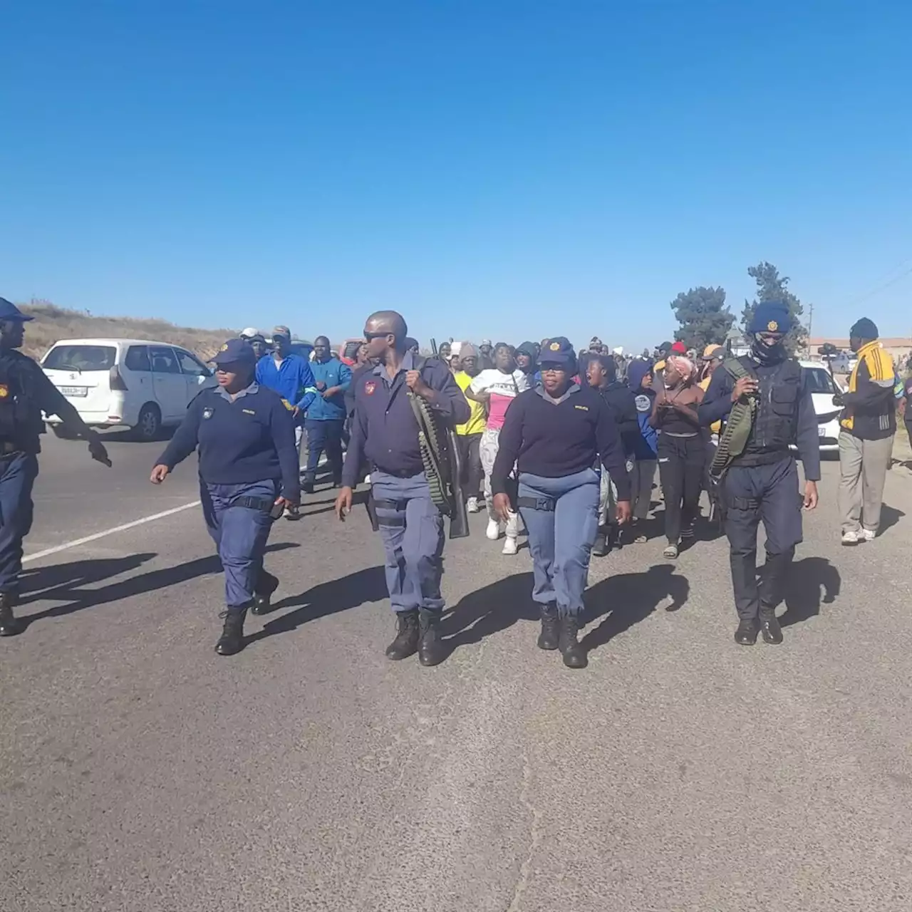 Diepsloot crime protests turn violent as demonstrators burn hawkers' stalls | News24