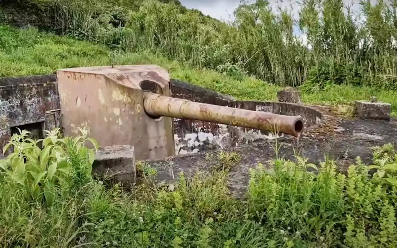 Man finds abandoned WW2 guns and eerie underground tunnel network