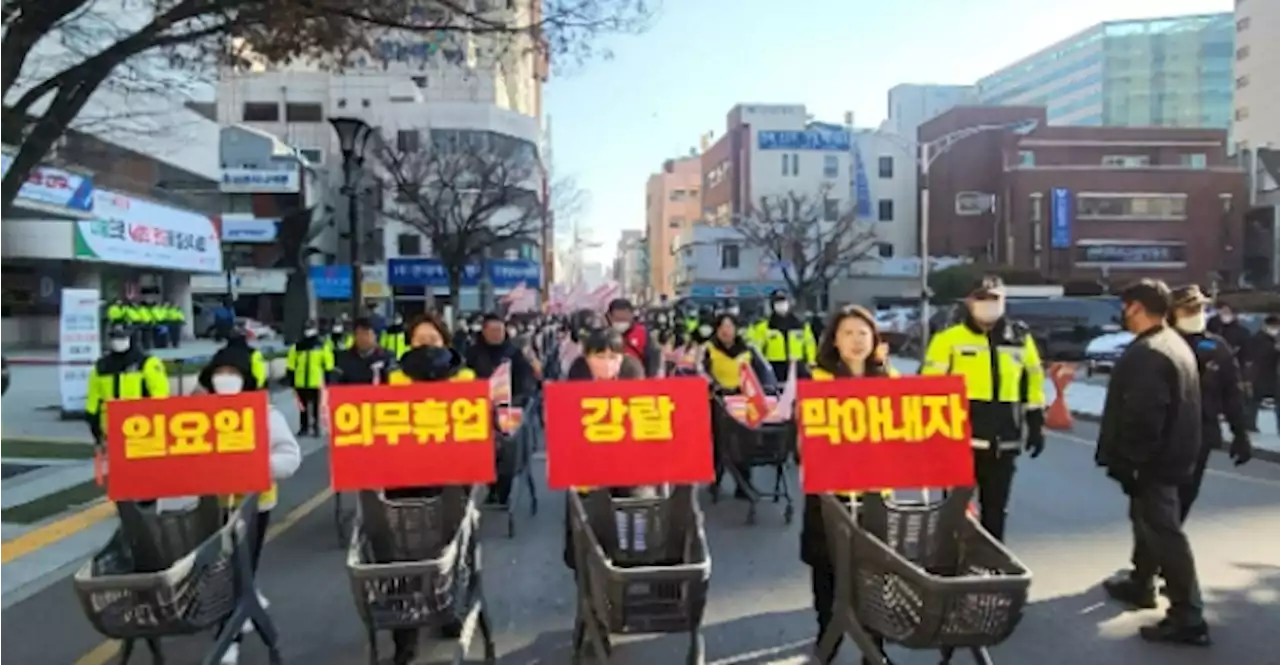 [단독]경찰, '대형마트 의무휴업일 변경 논란' 홍준표 등 무혐의 결론