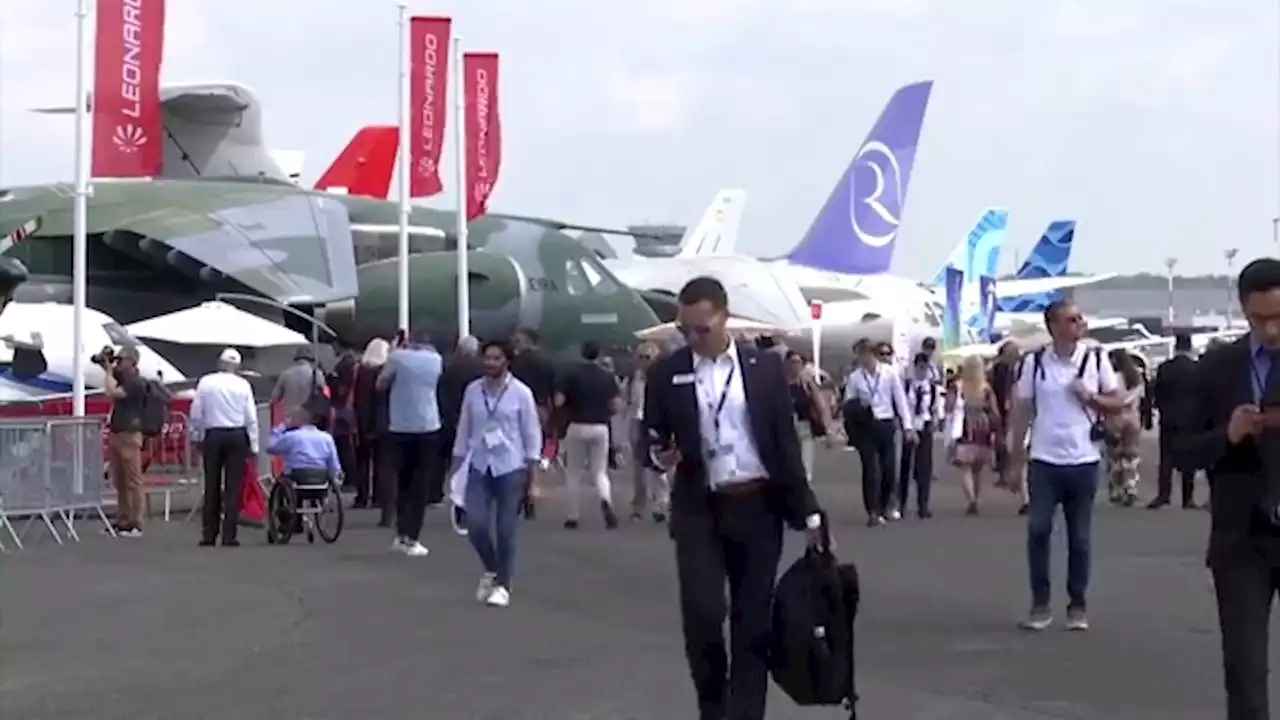 Paris air show takes off with historic plane order