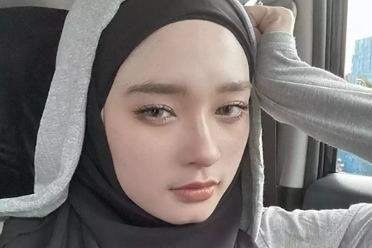 Inara Rusli Dicibir Gegara Pamer Foto Tanpa Hijab