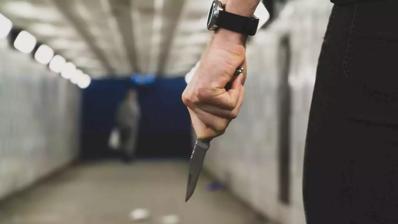 Government cracks down on knife