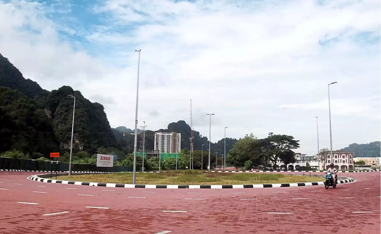 Danger lurks at Jalan Tambun roundabout