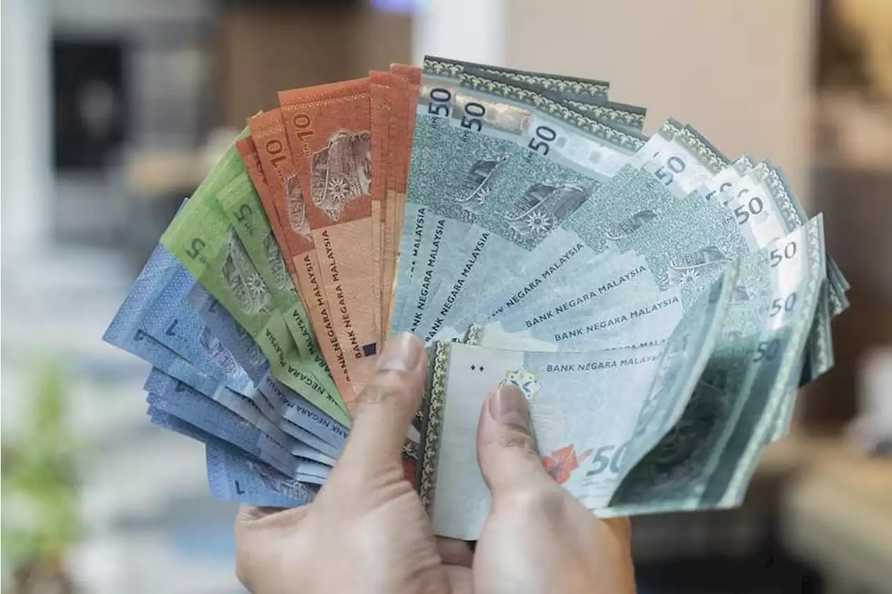 Malaysia says won't peg currency, focusing on policies to strengthen ringgit