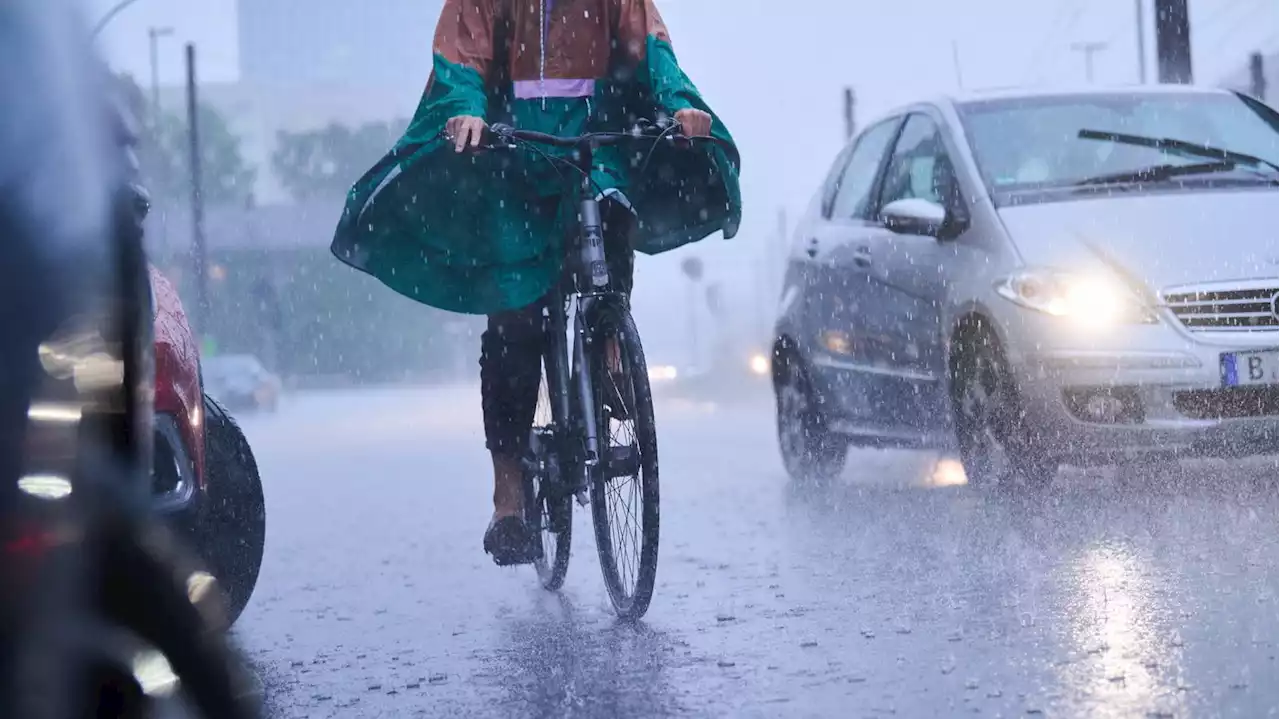 Unwetter mit Starkregen, Hagel und stürmischen Böen: Hohe Temperaturen und Gewitter in Berlin und Brandenburg