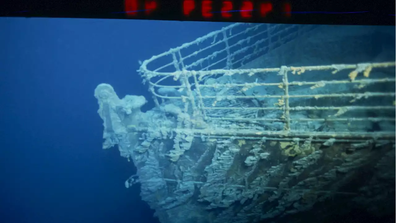 What happened to the Titanic tourist sub after it goes missing in Atlantic Ocean