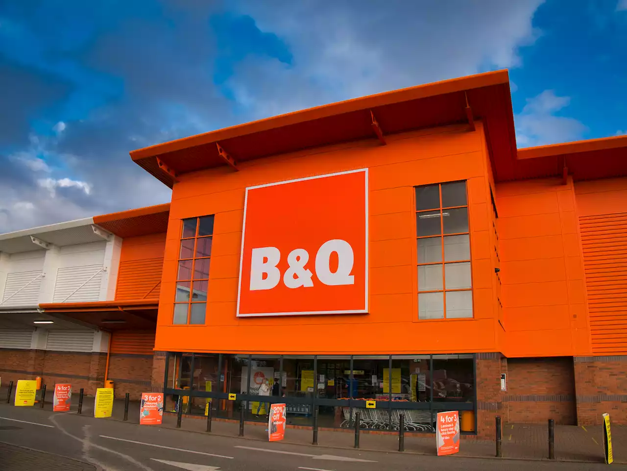 B&Q shoppers rush to buy bathroom must-have scanning at just £1 instead of £100