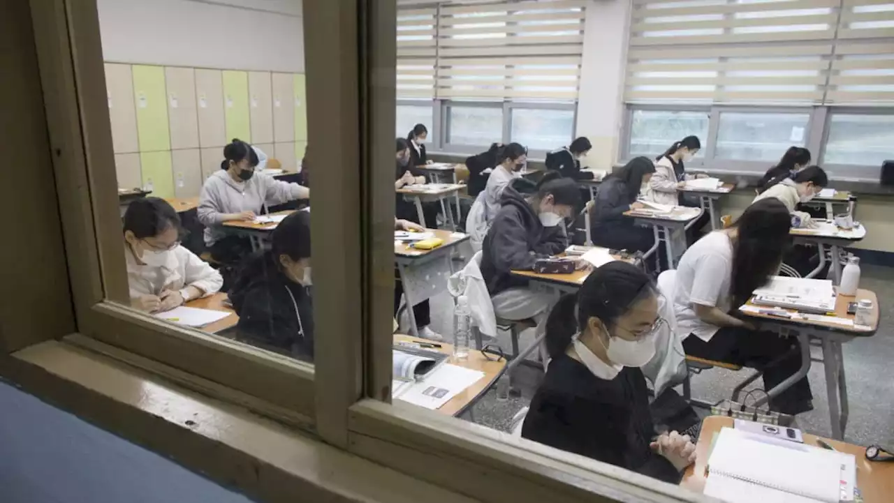 South Korea cuts 'killer questions' from college entrance exam