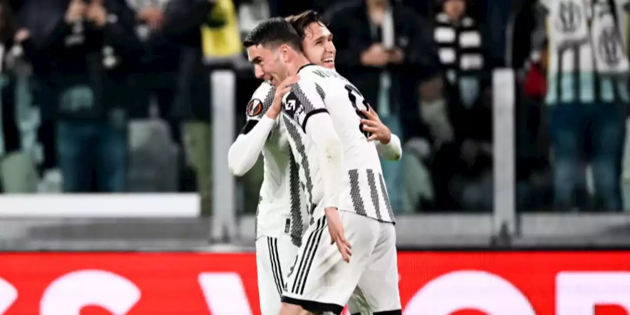 Juve: 'Chiesa-Vlahovic il duo migliore'. I tifosi: 'Incatenateli a Torino'