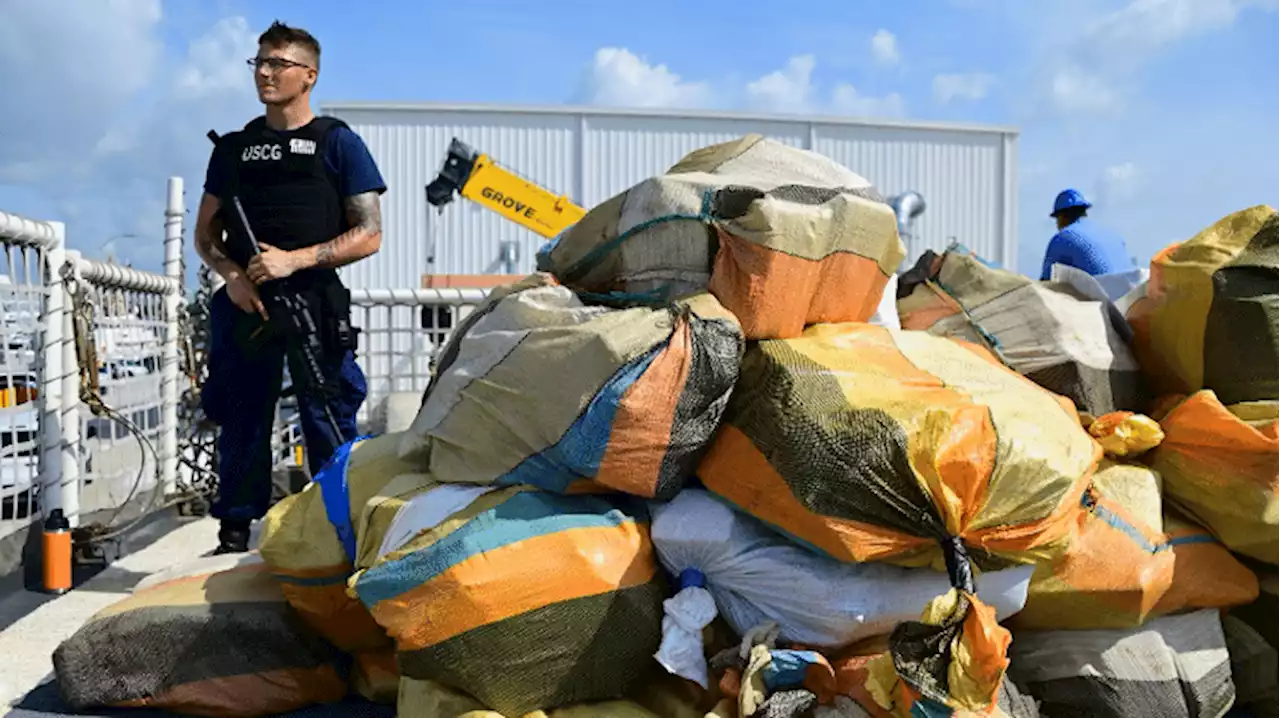 Guarda Costeira apreende quase R$ 900 milhões em cocaína nos EUA