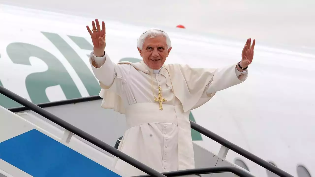 Brustkreuz von totem Papst Benedikt aus Kirche gestohlen