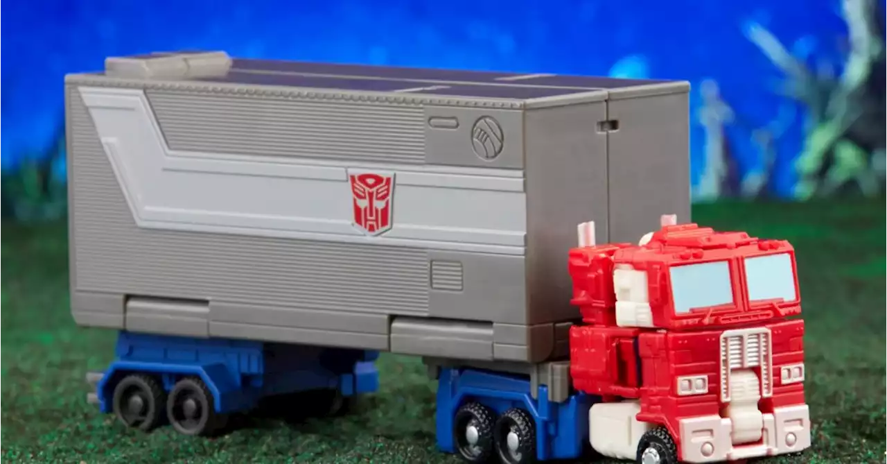 Transformers Optimus Prime & Bumblebee Take a Road Trip with Hasbro