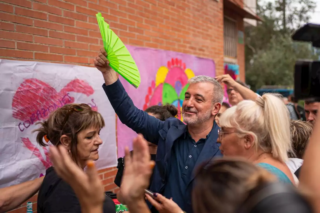 Collboni corteja a los comunes al mantener parte de su equipo en el Ayuntamiento de Barcelona