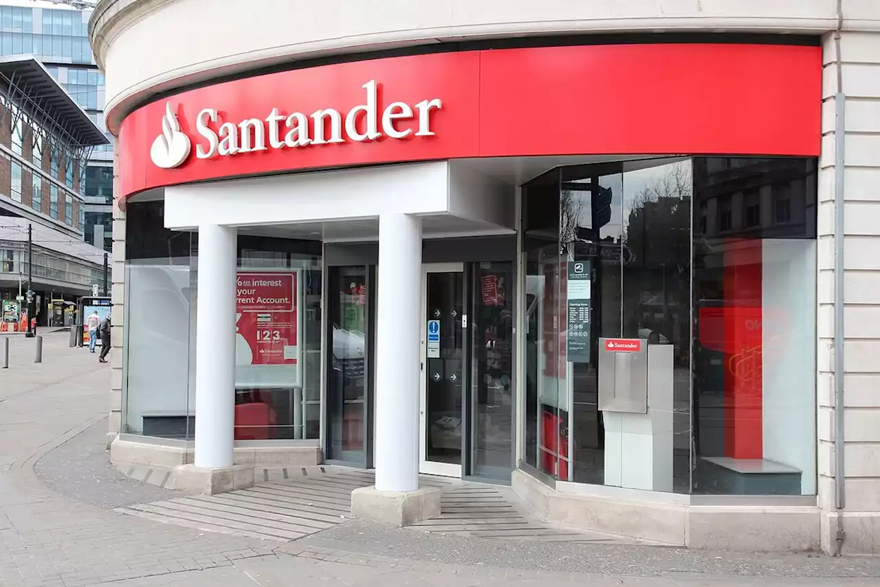 Santander UK reordena su oferta comercial con una cuenta que dará 120 euros al mes