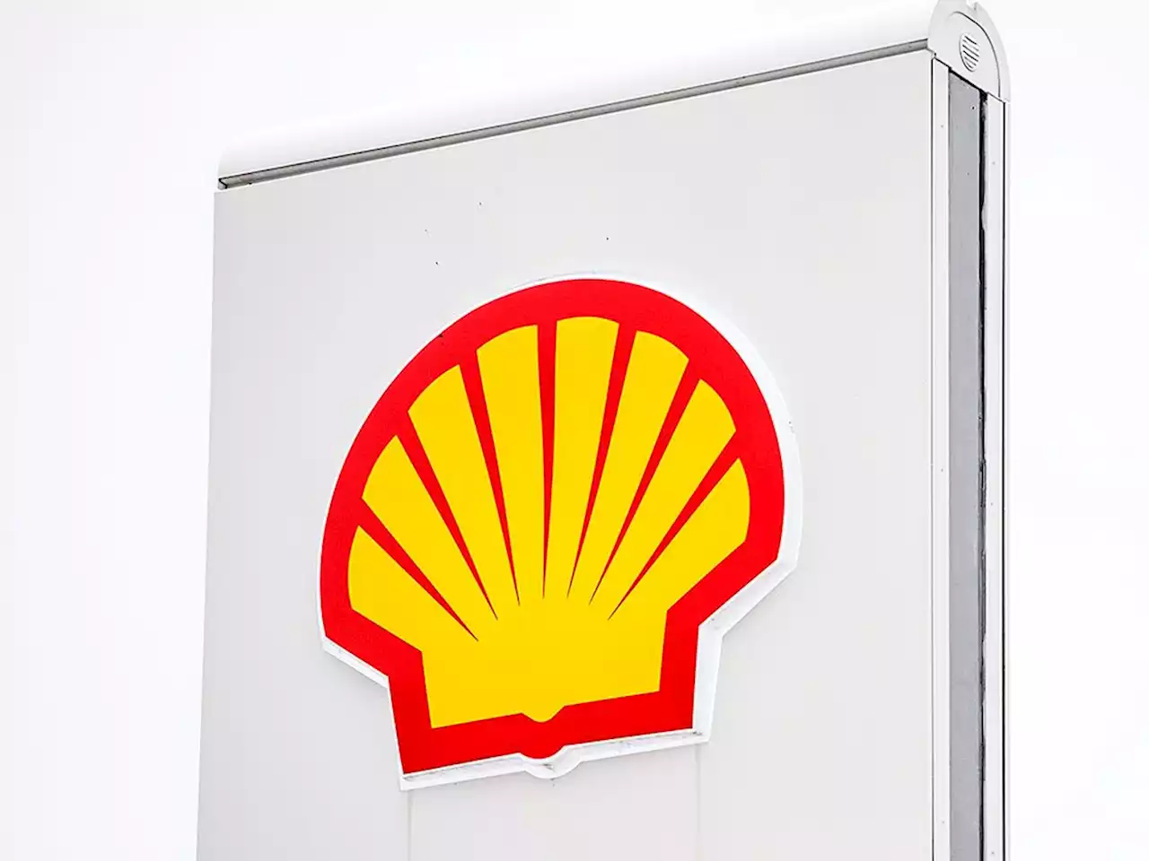 Shell power trader quits over company's pivot back to oil