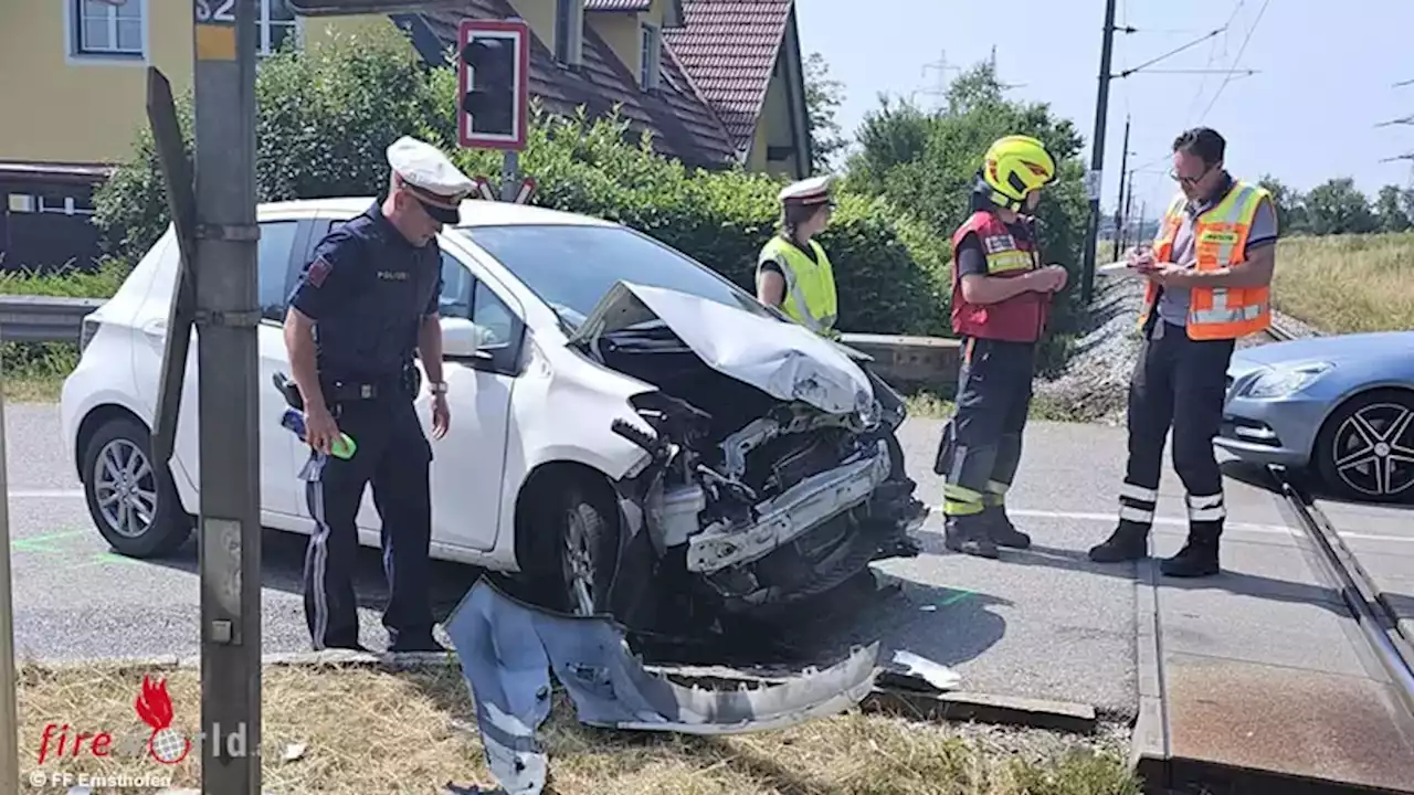 Nö: Lenkerin hatte Glück → Kollision zwischen Zug und Pkw ging glimpflich aus