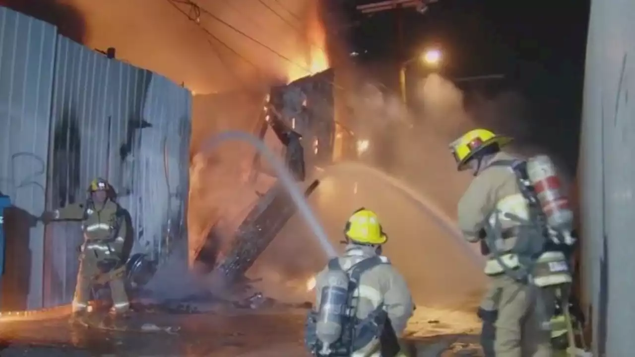 1 dead in South LA commercial building fire