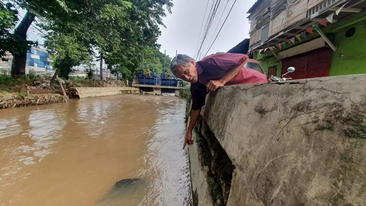 Warga Hek Kali Baru Minta Turap Diperbaiki Tanpa Menggusur Mereka