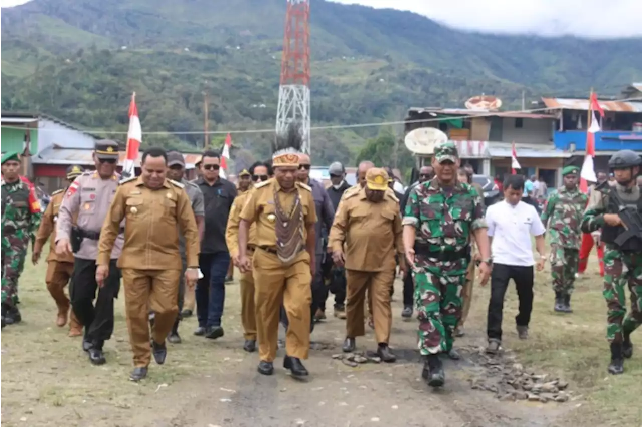 PJ.Gubernur Papua Pengunungan Nikolaus Kondomo Kunker ke Kabupaten Tolikara