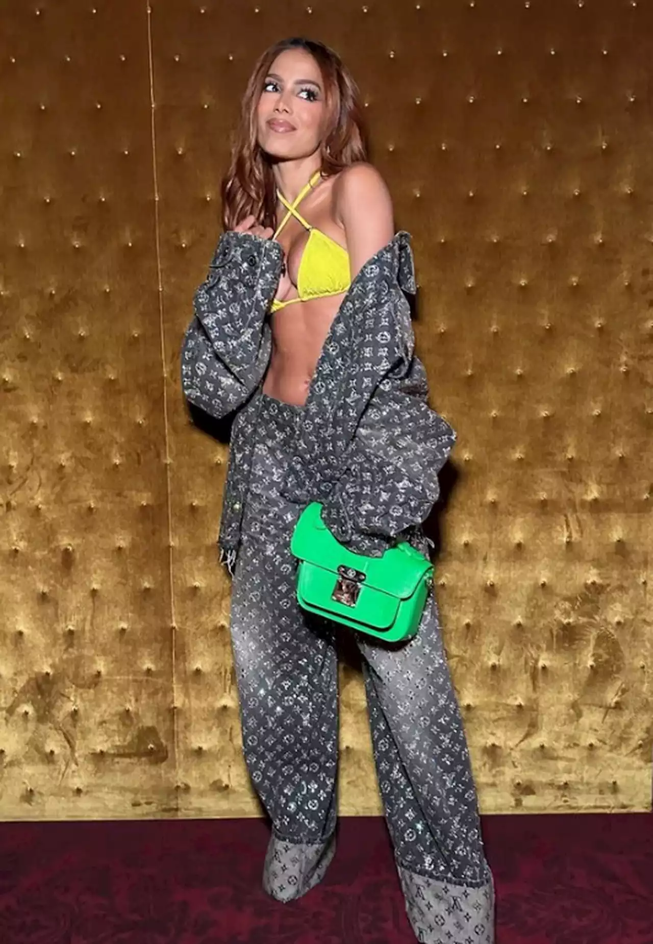 Anitta marca presença em desfile da Louis Vuitton em Paris