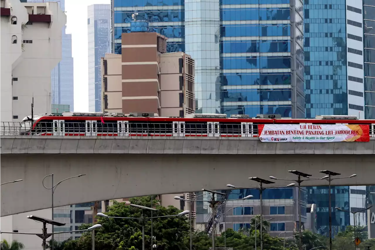 Rayakan HUT DKI Jakarta, Naik LRT Jakarta Cukup Bayar 1 Rupiah