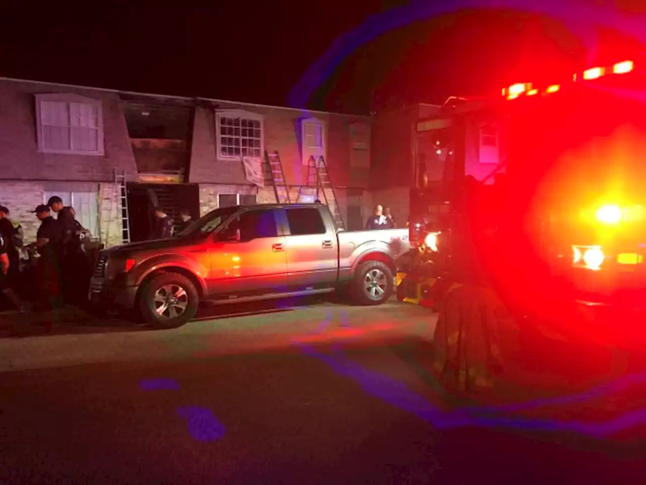 2 people displaced after apartment unit catches fire on East Side, SAFD says