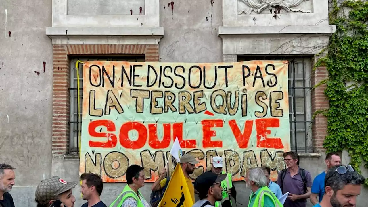 Dissolution des 'soulèvements de la Terre' : plus de 250 manifestants à Toulouse, Jean-Luc Moudenc violemment pris à partie