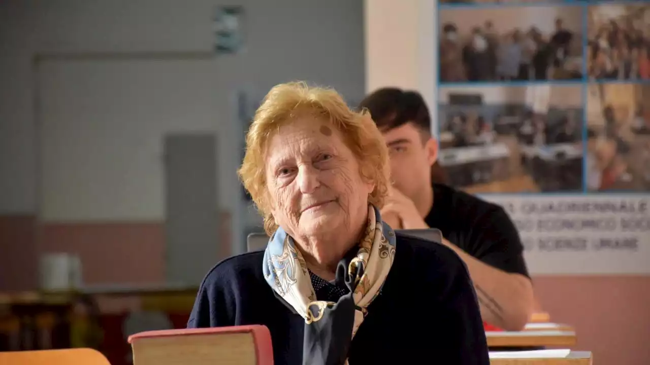 Fa l’esame di maturità a 90 anni per realizzare il sogno di diventare maestra