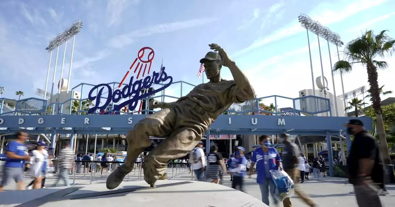 Dodgers agree to five-year contracts with stadium workers, ending threat of a strike